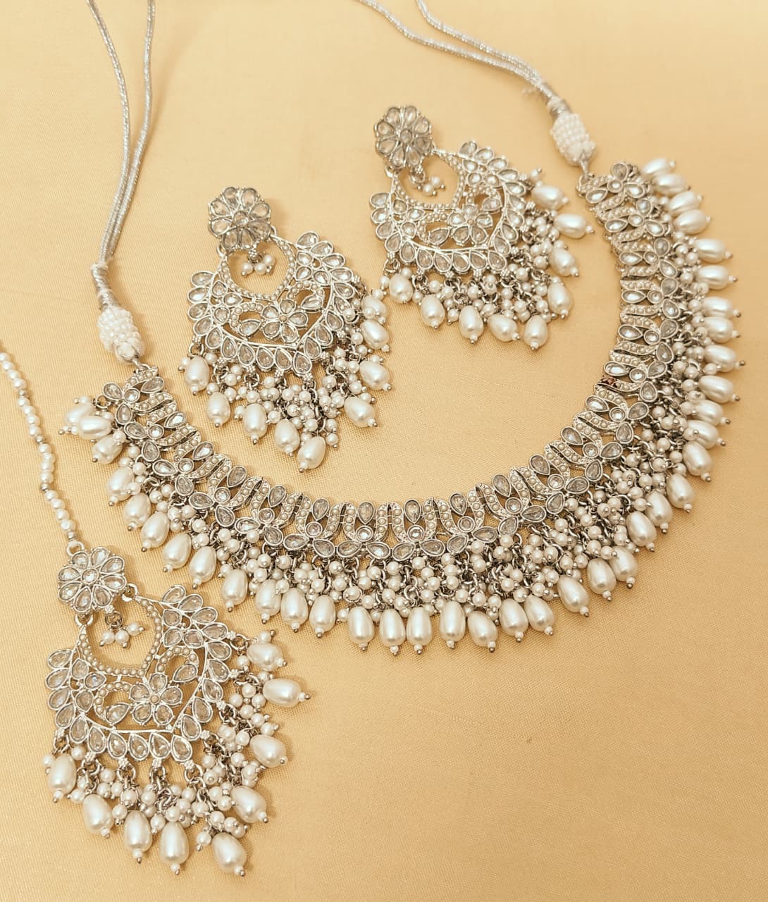 Reverse Ad Chokker With Beautiful Earrings And Tika